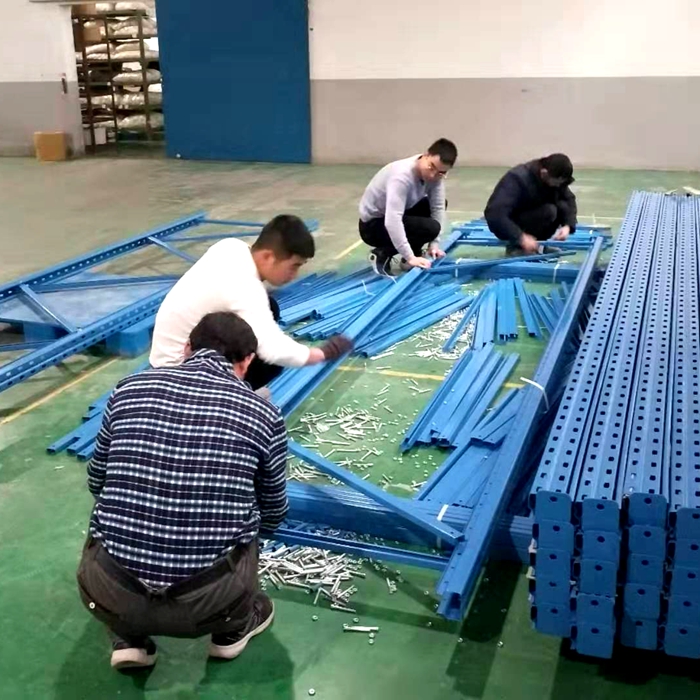 横梁货架立柱组装.jpg