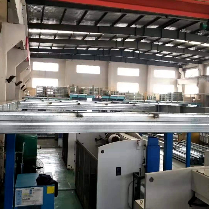 组装式钢平台安装次梁.jpg